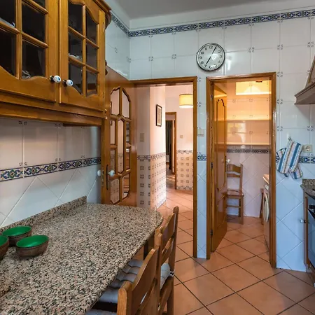 Vez - House In The Center Of Arcos