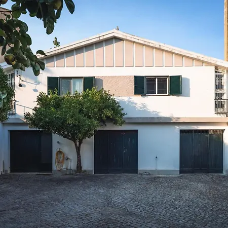 Vez - House In The Center Of Arcos