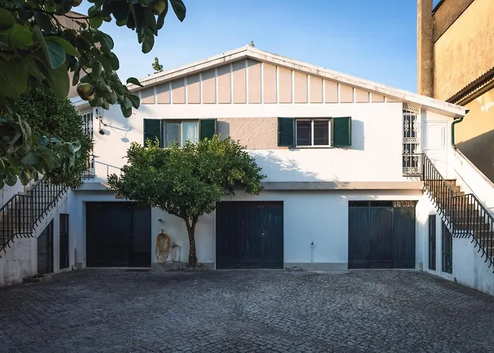 Vez - House In The Center Of Arcos